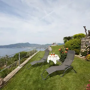 Rosso Su Portofino Chiavari